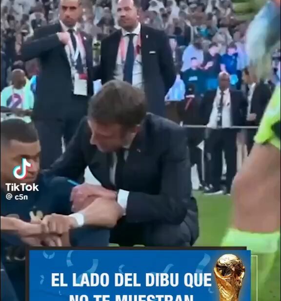 Qué lástima Mbappe que no aprendiste de cuando el Dibu, después de romperte el orto en la final del Mundo, se tomó un momento de los festejos y fue hasta donde estabas para consolarte y levantarte. Esto es ser GRANDE