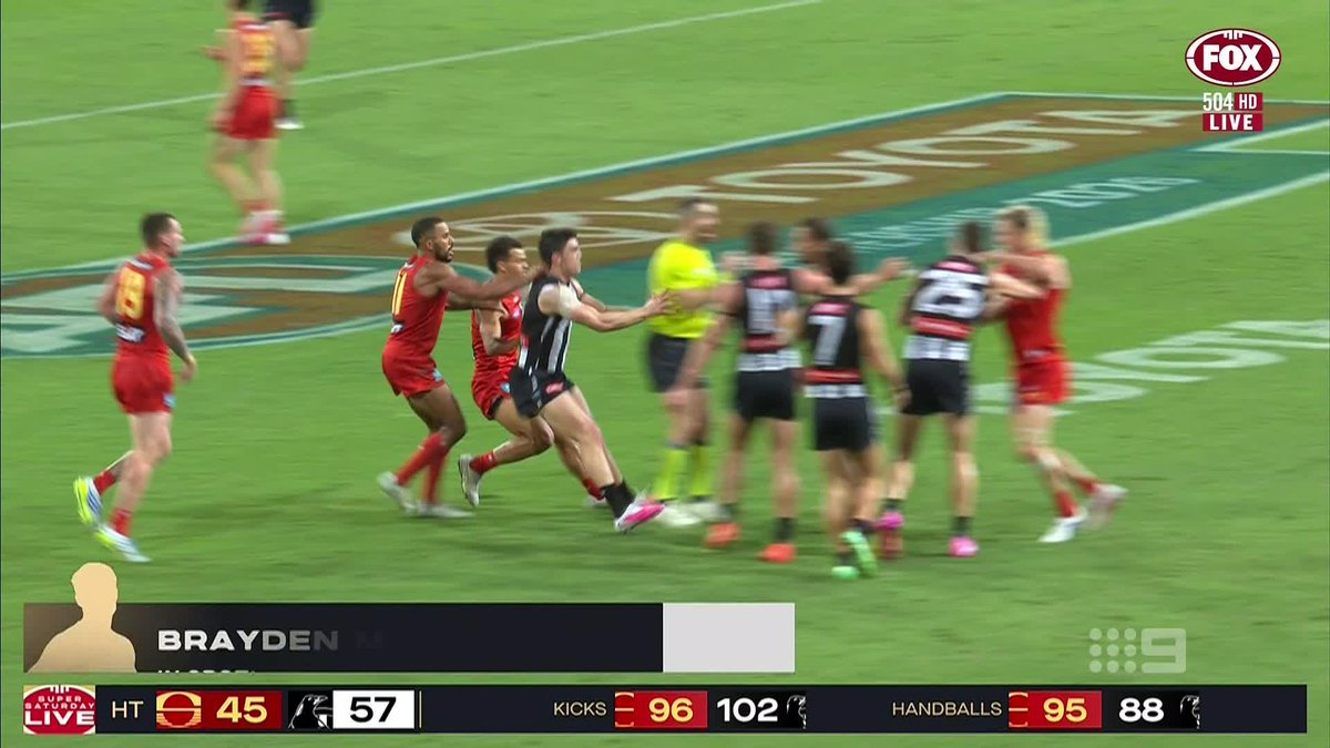 "I would be staggered if he gets a week." "There's contact with an umpire!" The panel fires up over whether Brayden Maynard should be banned for umpire contact. #9AFLSFS | Watch on 9 & 9Now 🖥️
