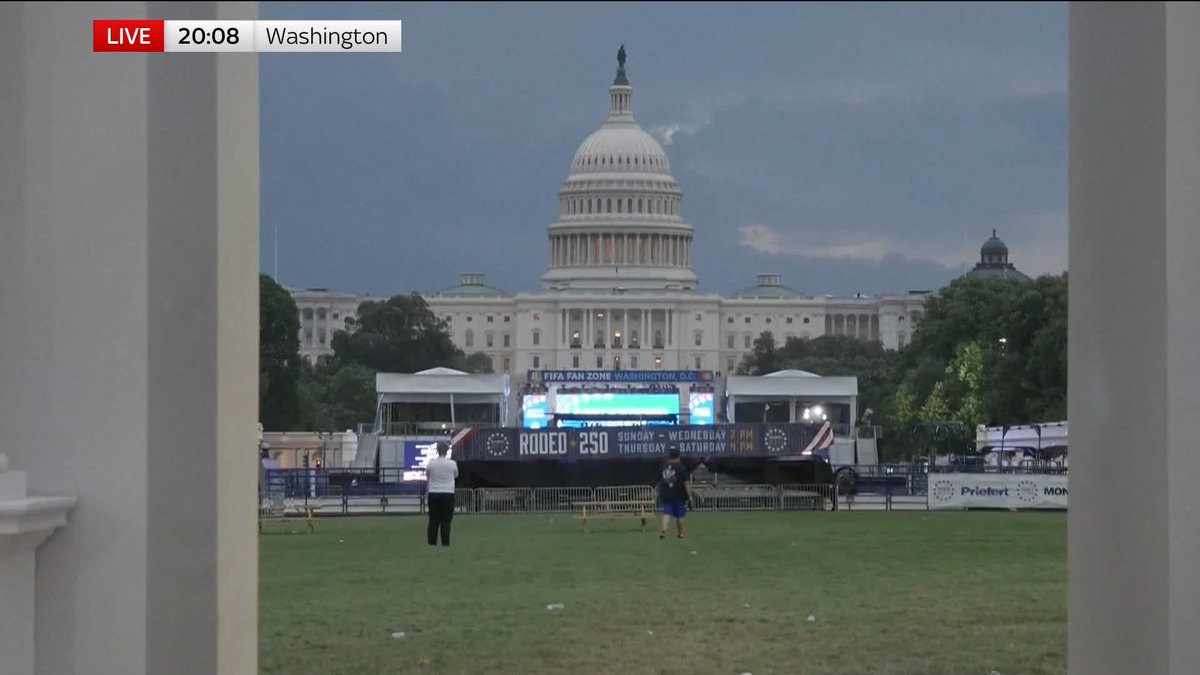 BREAKING: Independence Day celebrations in Washington DC have been evacuated due to approaching severe thunderstorms. U.S. President Donald Trump is due to speak at the event later in the day. Read the latest on Independence Day 🔗 📺 Sky 501