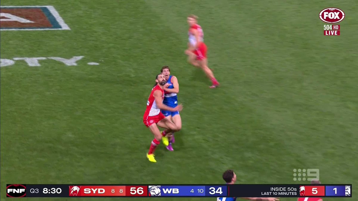 "By Tim English not standing up, it is throwing the whole team out." Why Matthew Lloyd was disappointed with another poor showing from the Bulldogs ruckman against Brodie Grundy. #9AFLSFS | Watch on 9 &amp; 9Now 🖥️