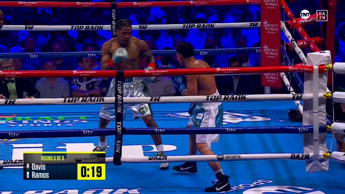 Ramos DANCED on him at the end of the round 👀🕺 #TheFight | #MasonBell LIVE NOW on DAZN and TNT ▪️