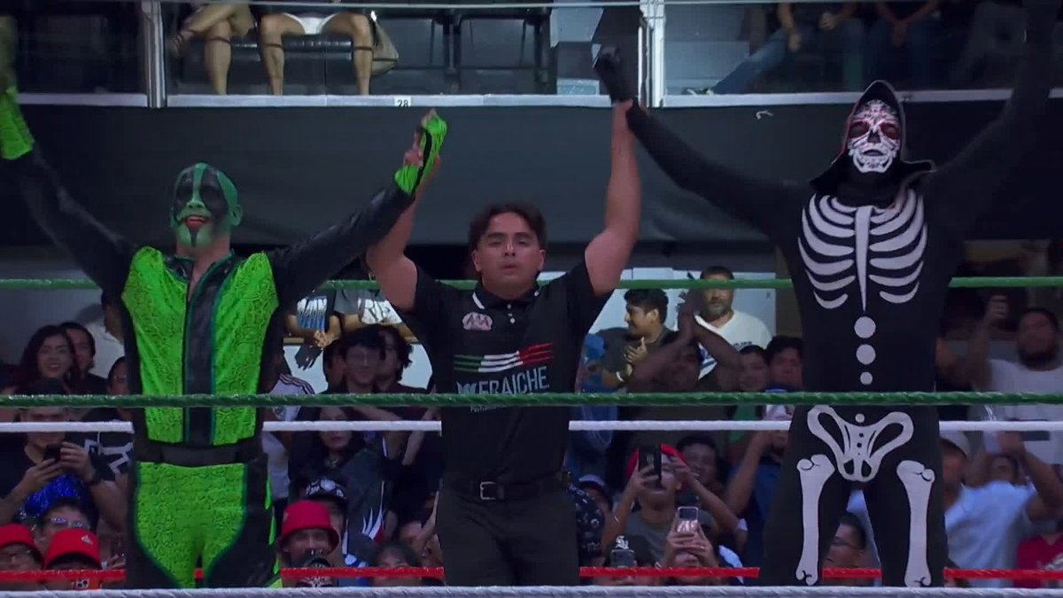 Espectacular triunfo de Mr. Iguana y La Parka 🦎💀 #AAAenFOX