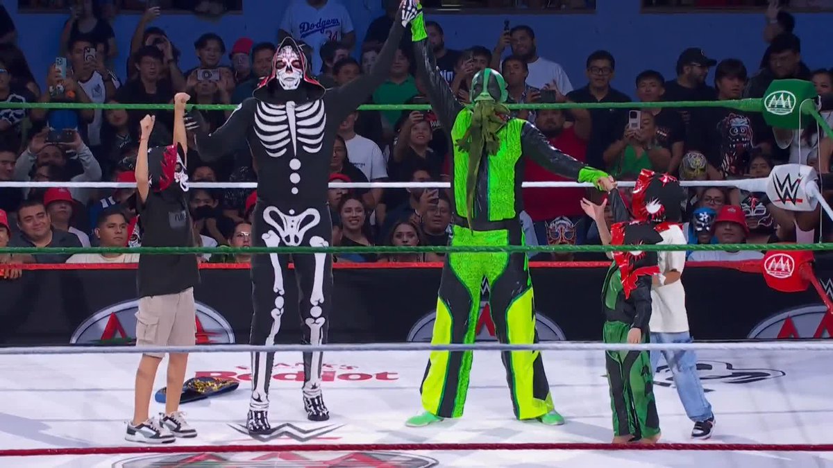 Pura diversión en el ring 🥳🙌🦎💀 #AAAenFOX