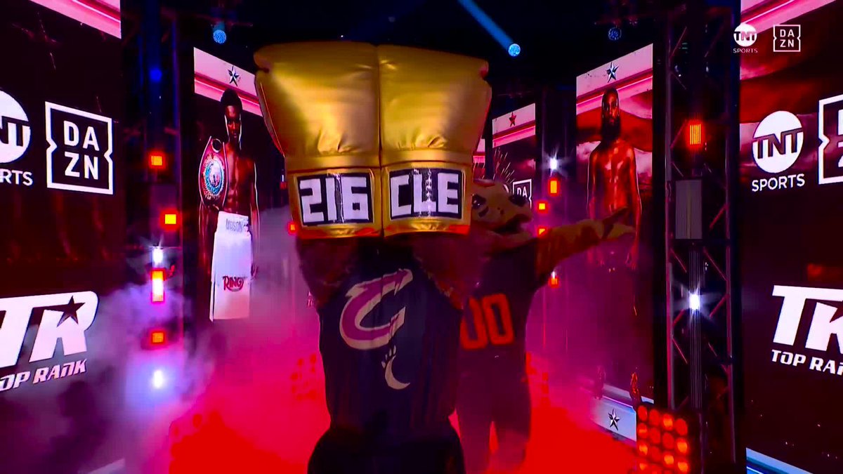What an entrance for Cleveland's own Abdullah Mason! 🔥🔥 #TheFight | #MasonBell LIVE NOW on DAZN and TNT ▪️