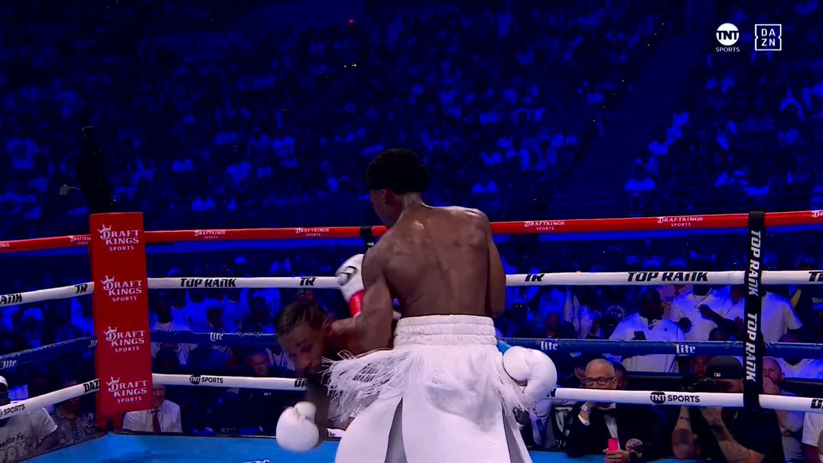 HERE COMES THE CHAMP! #TheFight | #MasonBell LIVE NOW on DAZN and TNT ▪️