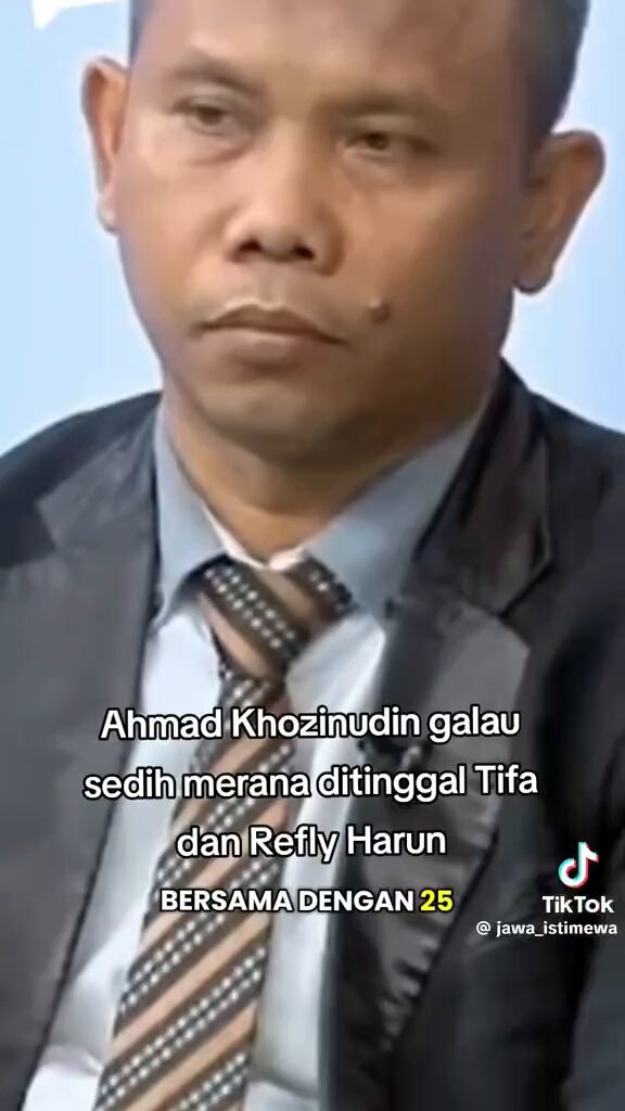 Habis Mas Udin kalah ganteng &amp; kaya ama Robin Hood makanya ditinggal...Mas Udin menangnya cuma byk ludah selain itu cuma lucu2an. 😁😁😁