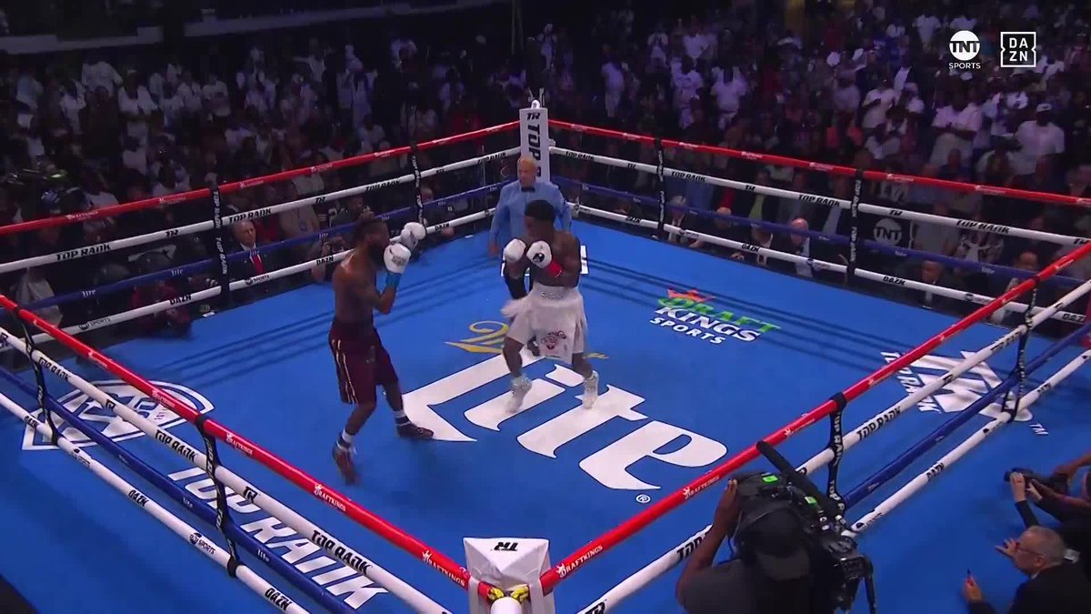 ABDULLAH MASON ENDS IT IN THE 12TH ROUND 😱 He is STILL the lightweight champion of the world 🙌 #TheFight | #MasonBell DAZN Boxing