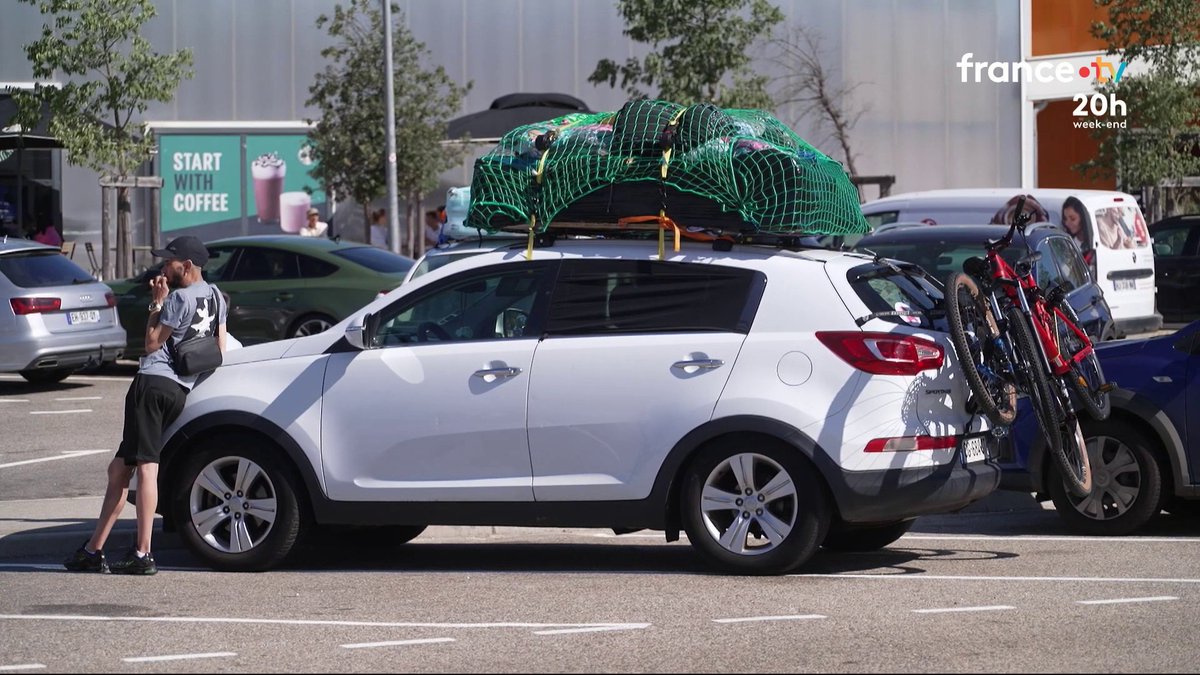 La gendarmerie appelle à la prudence sur les aires d'autoroute. Les automobilistes baissent souvent leur garde et laissent notamment leurs vitres ouvertes avec des objets et autres bagages facilement accessibles. Les vols sans effraction sont très fréquents. #JT20h