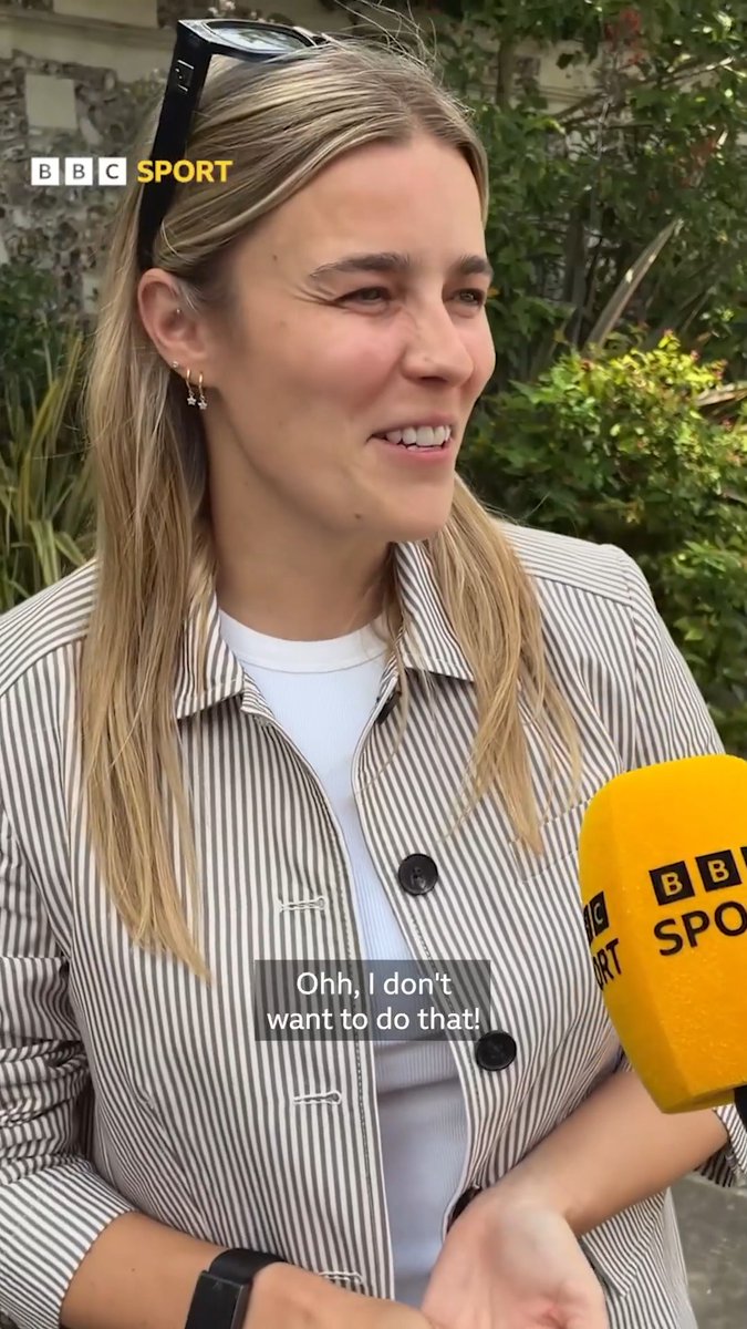 🏴󠁧󠁢󠁥󠁮󠁧󠁿 England or Australia? 🇦🇺 Alex Hartley gives her prediction for the Women's T20 World Cup final 🏆🔮