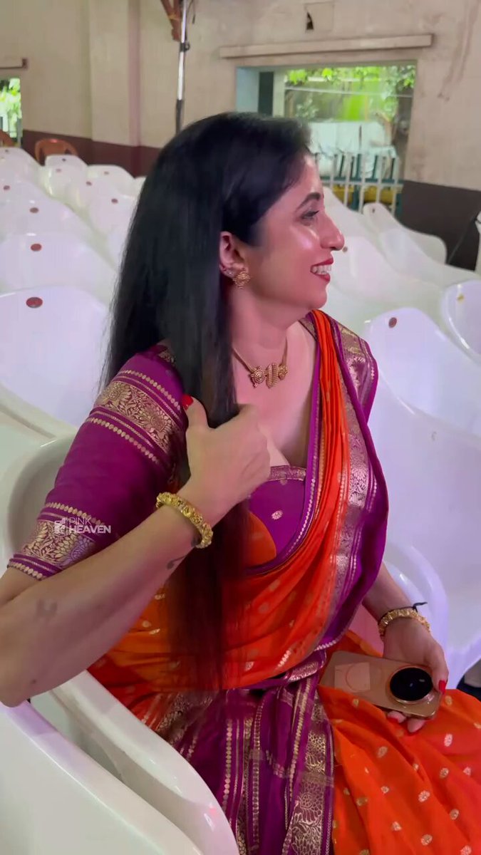 हे Grok हाथ में कोन सा फ़ोन है