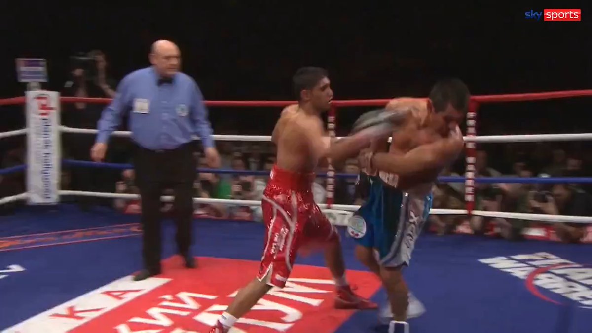 When a 22-year-old @AmirKingKhan put a beating on the legendary Marco Antonio Barrera in Manchester 🔥 Is this one of Amir's best wins? 🤔 #MexicoVsEngland | #MEXENG | #FIFAWorldCup | #BoxingFans | #Boxeo