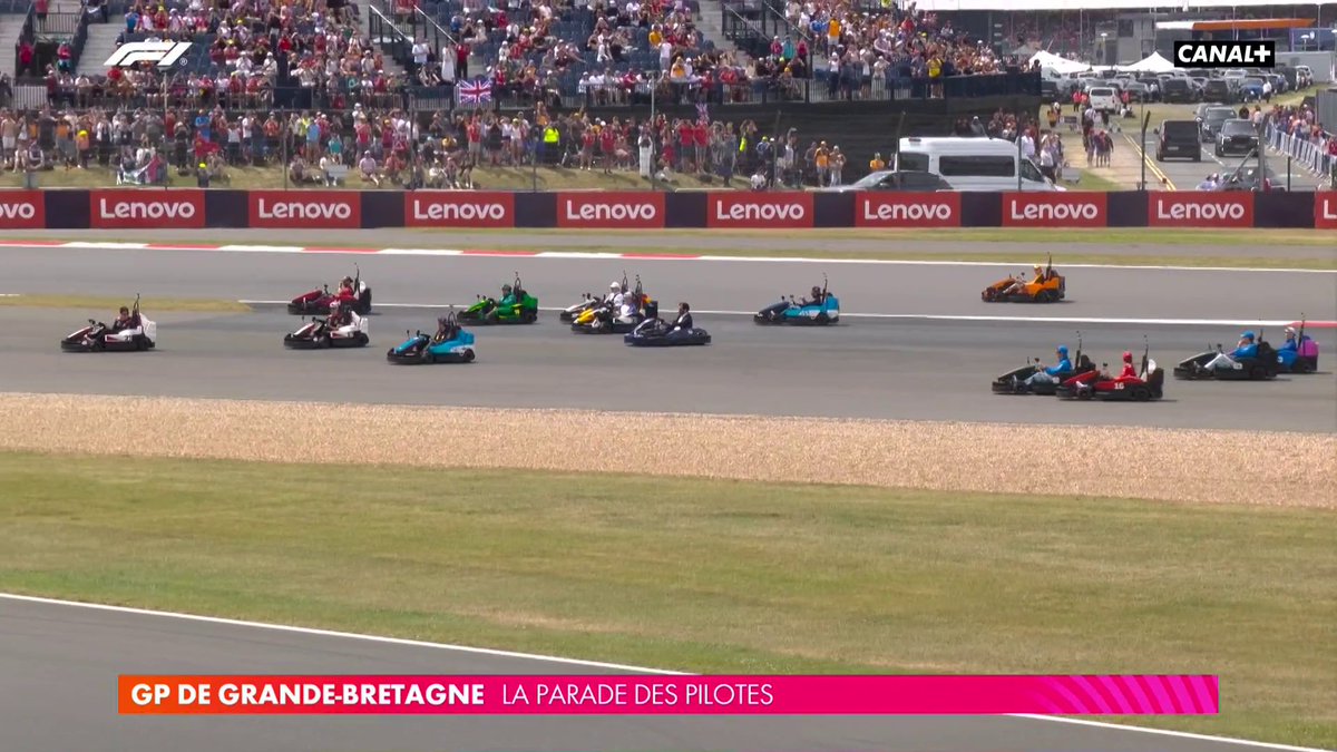 ILS VONT Y RESTER 😱 Catastrophe au bout de seulement quelques mètres de course dans cette parade ! 🤣 #BritishGP #F1