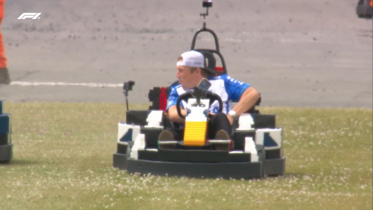 Sacrificing his own comfort to get closer to the fans 🥴 You're a real one, Liam Lawson #F1 #BritishGP