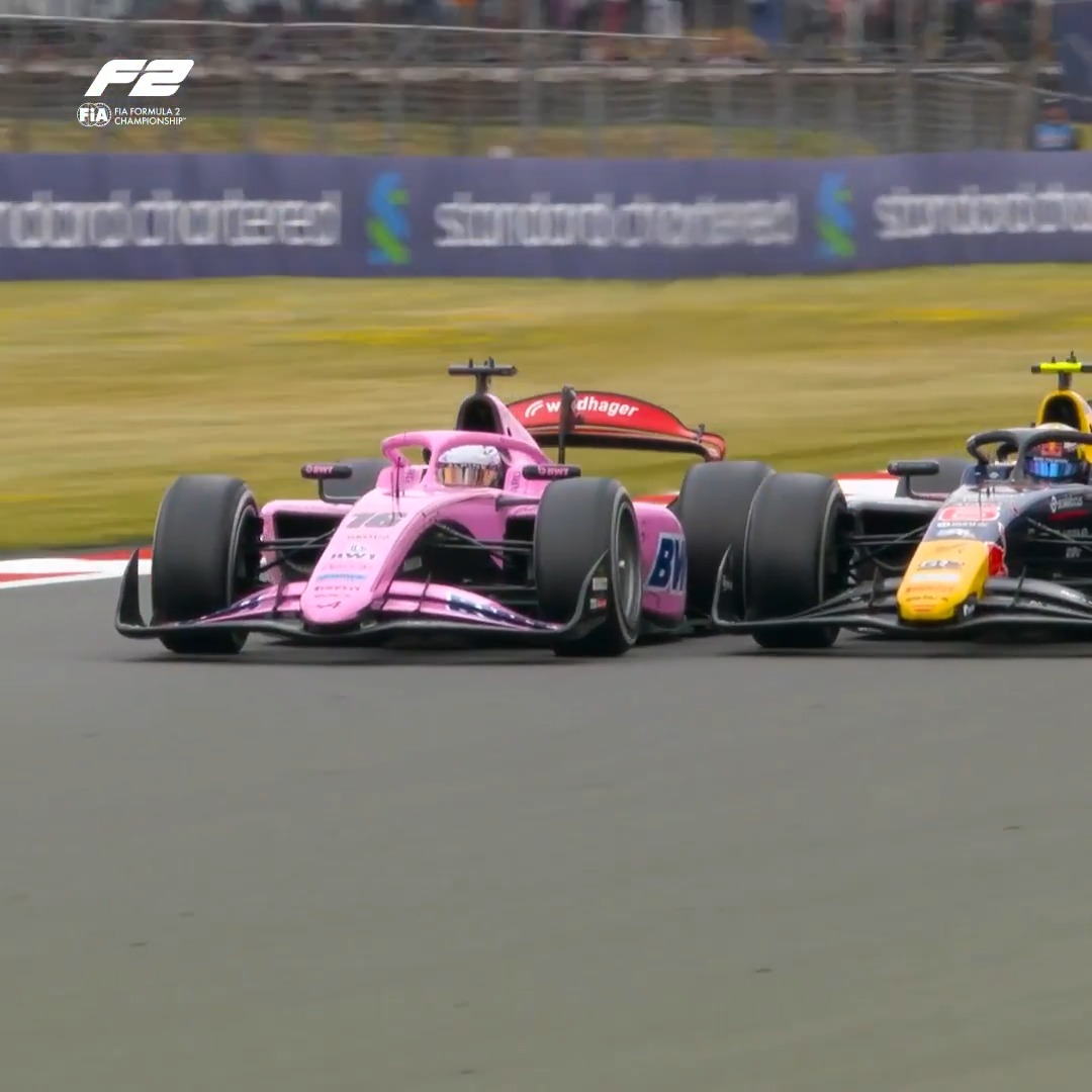 A move worthy of a record-breaking third win in a row 😮💨 Nikola Tsolov's beautiful overtake on Kush Maini for the Feature Race victory 🥇 Excellent and fair racing from both 👏 #F2 #BritishGP