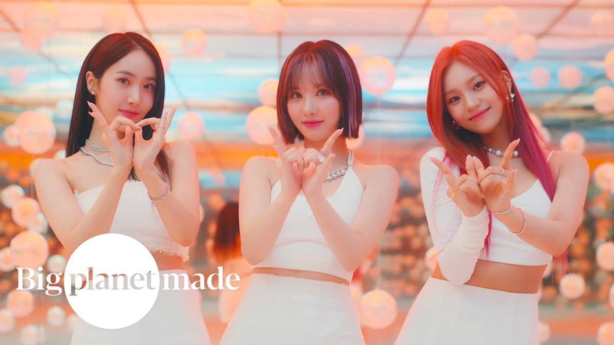 4 years ago today, VIVIZ released their 2nd Mini Album ‘Summer Vibe’ with title track ‘LOVEADE’