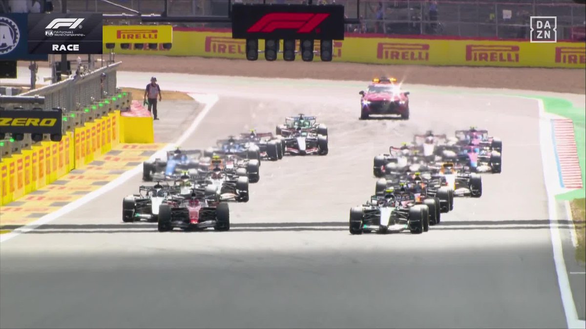 ¡MALA SALIDA DE ANTONELLI! ¡LOS FERRARI SE PONEN LÍDERES! 😱 #BritishDAZNF1 🇬🇧