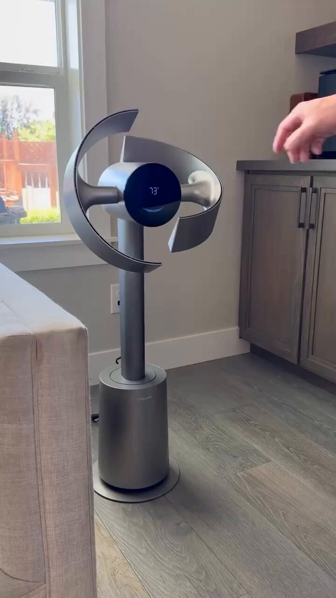 Technology never stops amazing me. This is literally the future of fans 🤯🔥