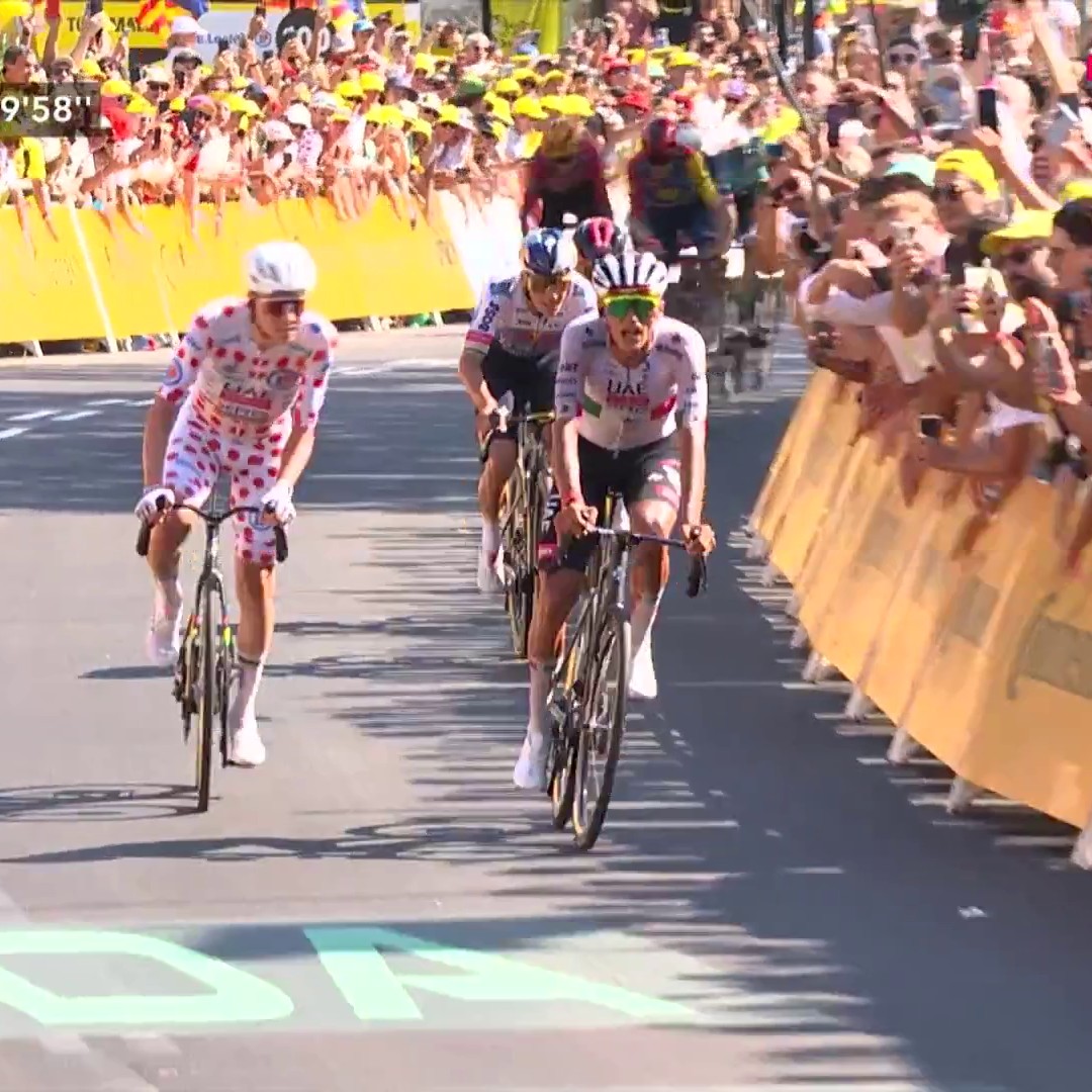 Le cadeau de Pogacar à Del Toro : le Slovène offre la 2e étape au Mexicain d'UAE Emirates pour sa première participation ! Ne ratez rien du Tour sur Eurosport et HBO Max ! #TDF2026 #LesRP