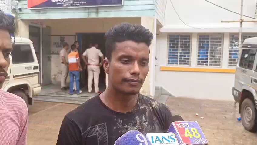 #WestBengal Just watch the video and you'll understand how Islamists and communists are maligning Hindus intentionally. A minor Muslim girl was allegedly raped and murdered by four culprits in #Surjyapur of South 24 Parganas district. BJP leaders helped the investigation process from the very first moment, mentioned in the video. As the dead body was recovered, Islamists tried to incite anti-Hindu sentiment through comments that BJP -RSS murdered the Muslim girl. Even, they are openly saying that BJP leaders are behind this incident. Even, Islamists are targeting BJP leader Suvendu Mondal(in the video) and threatening him. If you analyse the pattern of anti-Hindu violence in West Bengal, Islamists do their job this way. They first find a issue. Then, without caring about the fact, they spread rumour. Then they start violence against the Hindus.