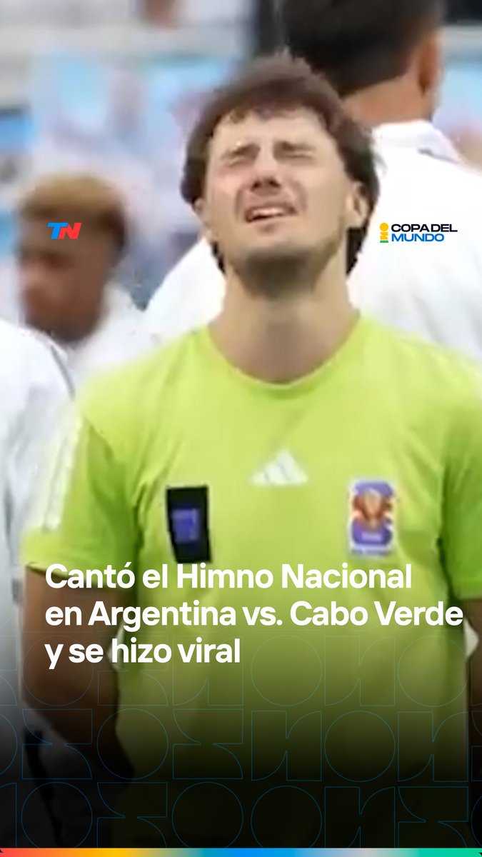 🇦🇷"PARA MÍ PODER LLEVAR LA BANDERA ES UN ORGULLO" ⚽La historia del voluntario que se hizo viral por cantar el Himno Nacional en el partido entre la Selección argentina y Cabo Verde: "Me encantaría conocer a los jugadores". 🗣"Soy un futbolero que cumplió un sueño gigante", le confesó a TN. Por María Victoria Balbín - Desde EE.UU.