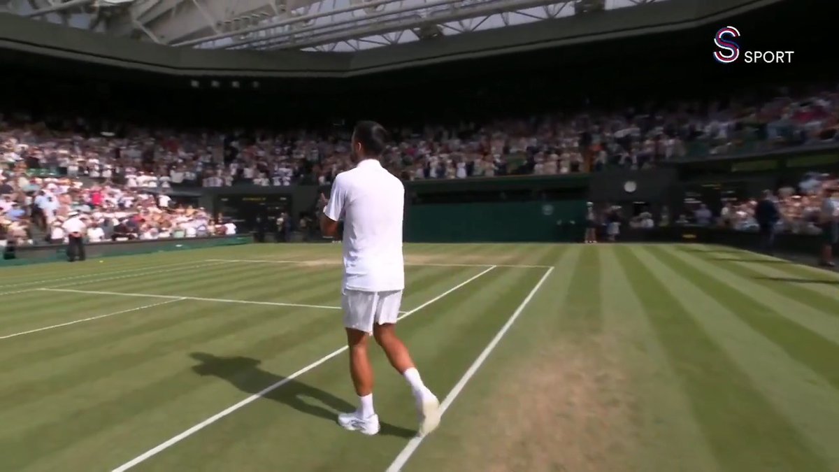 Novak Djokovic, Roman Safiullin'i 6-7, 3-6, 6-3 ve 3-6'lık setlerle mağlup ederek Wimbledon'da çeyrek fnale adını yazdırdı! 🔝
