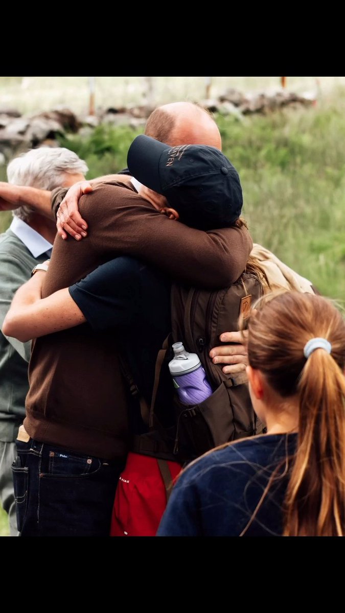Princess Kate has shared beautiful photos from her emotional homecoming after completing the National Three Peaks Challenge 😭 The touching images capture Prince William, Prince George, Princess Charlotte and Prince Louis meeting Kate at the base of Mount Snowdon. She undertook the challenge in support of The Royal Marsden Cancer Charity 🤍 📸: The Prince and Princess of Wales #princesskate #princewilliam #royalfamily