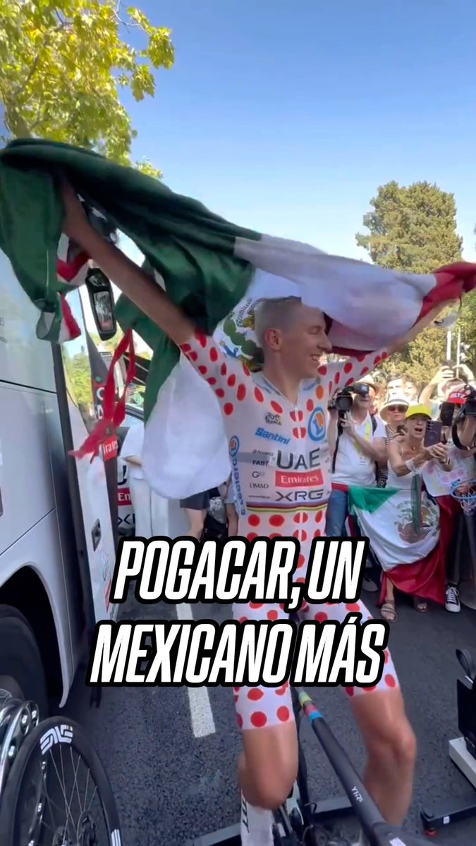 ¡POGACAR, HERMANO, YA ERES MEXICANO! Tadej Pogačar se unió a las celebraciones de Isaac del Toro y festejó junto a los aficionados mexicanos 🙌🇲🇽 🎥 IG/uae_team_emirates
