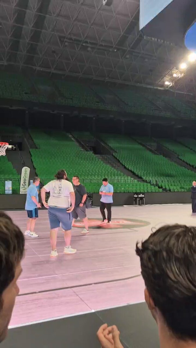 Llarg sigué el camí. Graduat en la 6a generació de l'academia de la EuroLeague Head Coaches Board - EHCB en un OAKA que me aplaudía. 7 mesos d'una increíble aventura virtual que acaba en un Congrés digne de recordar per sempre.