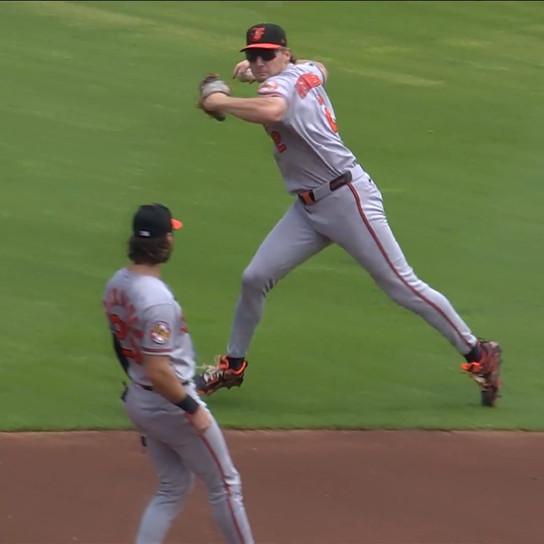 Gunnar Henderson makes an impressive throw across the diamond 👏