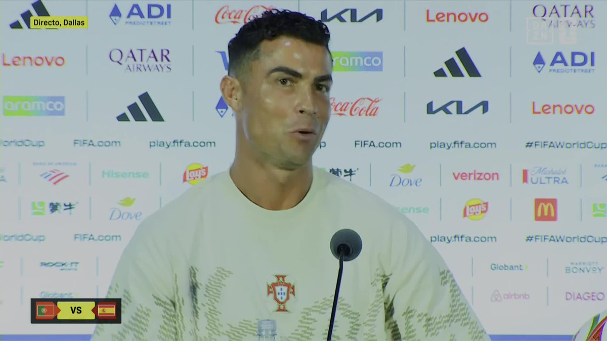 CR7 EN ESTADO PURO 😆 🗣️ "Sabía que la azafata era argentina por la manera en la que me miró... desvió la mirada rápido, eso es que no le gusta Cristiano" 🤣 #DAZNMundial #FIFAWorldCup