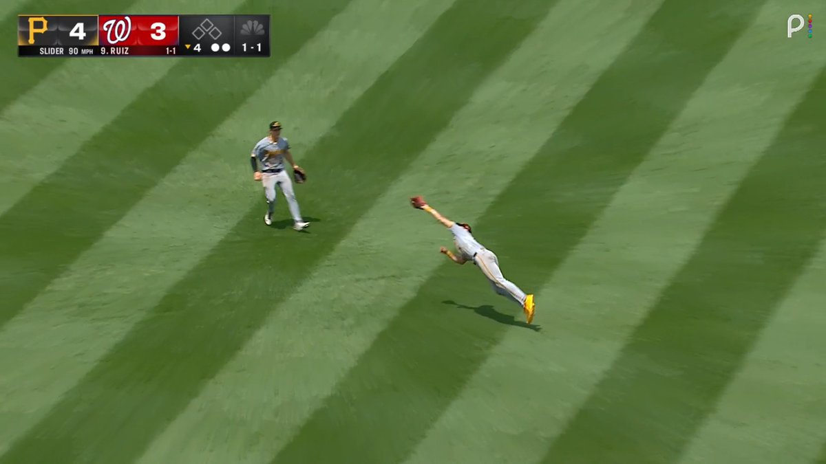 Konnor Griffin lays out for an amazing catch 😯