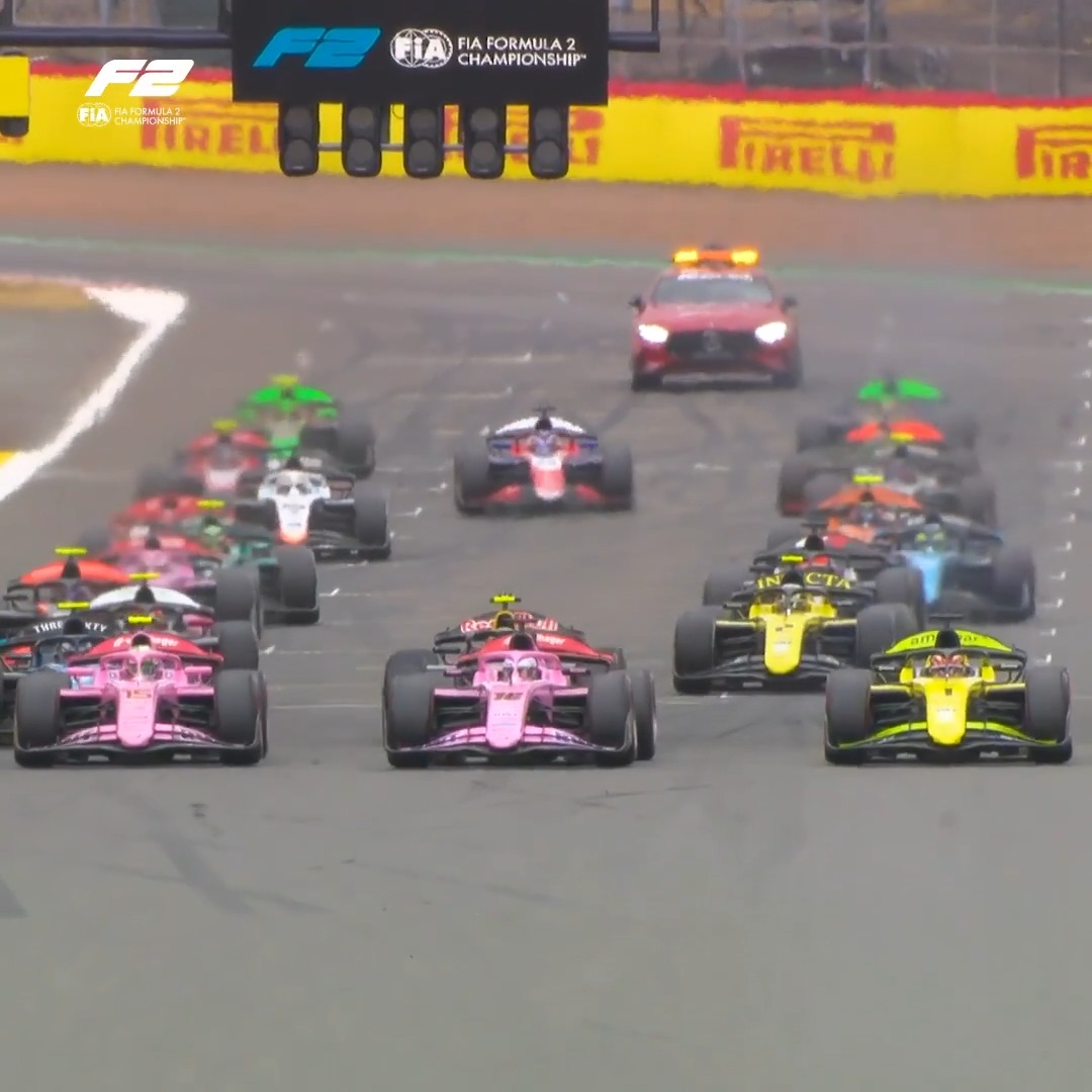 A quick start from Kush 💨 The Alpine Academy driver wasn't holding back when the lights went out for the Feature 😮‍💨 #F2 #BritishGP