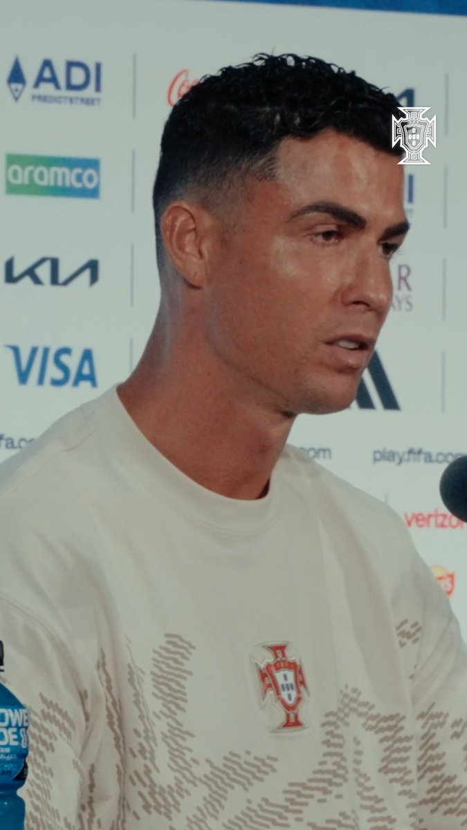 Por todos. Por 𝗣𝗢𝗥𝗧𝗨𝗚𝗔𝗟. 🎗️🇵🇹 Cristiano Ronaldo #VaiDarPortugal | #FIFAWorldCup