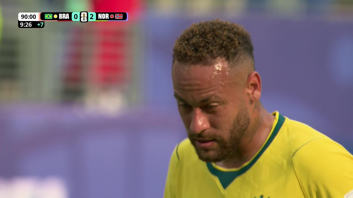 Neymar slots home the penalty and has some words for Nyland. #FIFAWorldCup