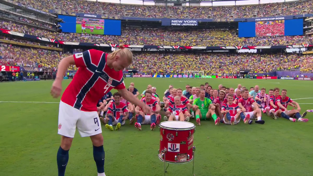 ¡¡UN FESTEJO QUE QUEDARÁ EN LA HISTORIA GRANDE!! ERLING HAALAND FUE EL ENCARGADO DE COMANDAR EL VIKING ROW TRAS LA CLASIFICACIÓN DE NORUEGA VS. BRASIL. ⚽ #ESPNMundial 📺 Mirá los mejores partidos de la #FIFAWorldCup por ESPN, en el Plan Premium de #DisneyPlus