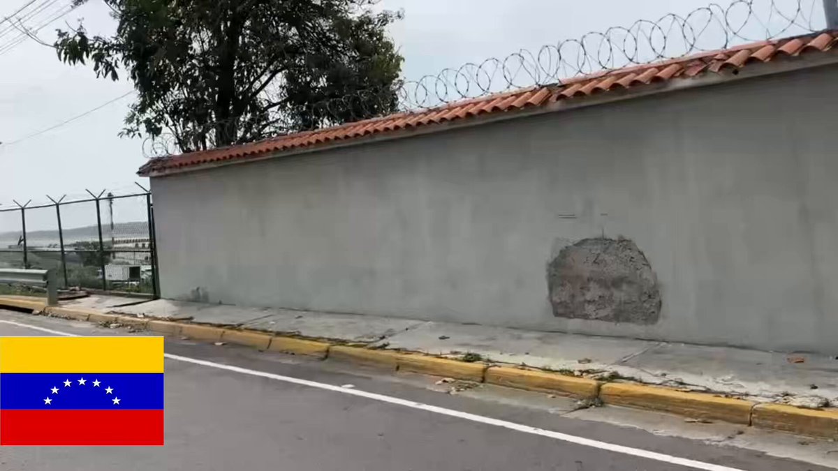 🚨🇺🇸🇻🇪| Helicópteros y tropas de EE.UU. están operando en Maiquetía. Imágenes impactantes muestran CH-47 Chinook y marines estadounidenses en la pista del principal aeropuerto de Venezuela. Tras los devastadores terremotos del 24 de junio EE.UU. tomó control operativo de la torre de control junto a venezolanos para acelerar la ayuda humanitaria.