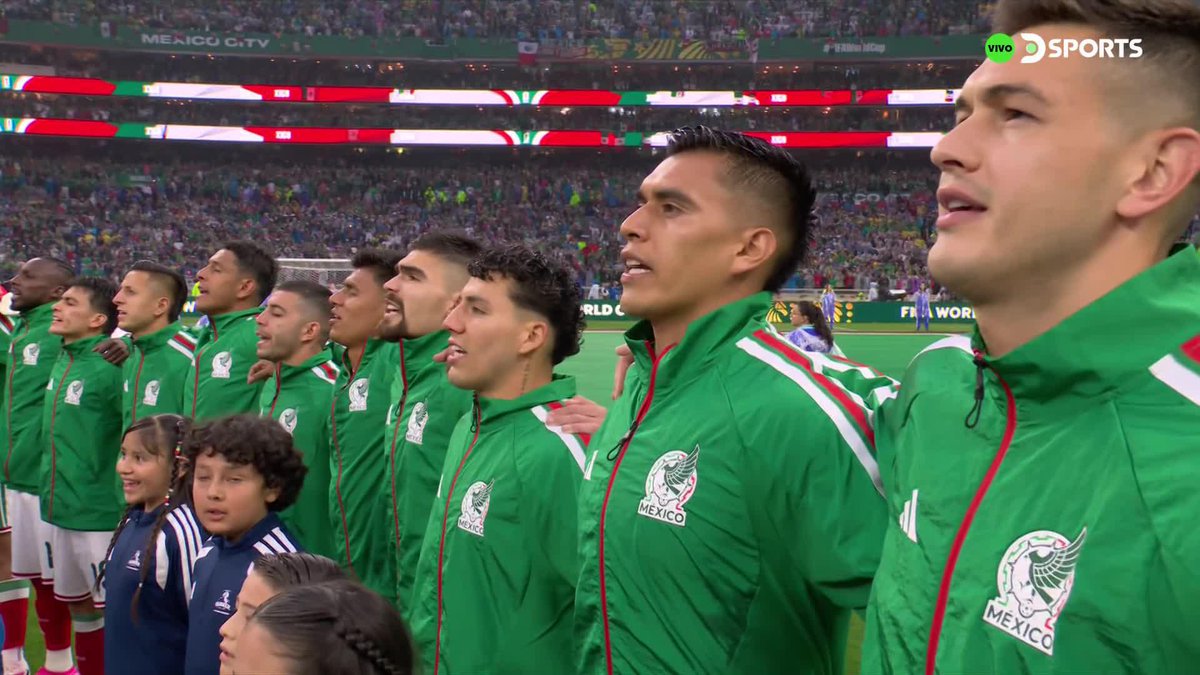 EL HIMNO MEXICANO EN EL ESTADIO AZTECA, ANTES DE JUGAR VS INGLATERRA. TREMENDO AMBIENTE. 🤯🇲🇽