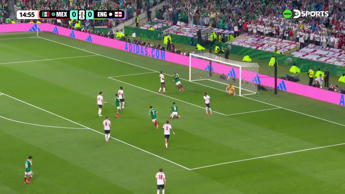 PICKFORD YA CALENTÓ LAS MANOS El arquero de Inglaterra evitó el primero de Mexico tras mandar el cabezazo de Raúl Jiménez al tiro de esquina. #MundialEnDSPORTS #FIFAWorldCup
