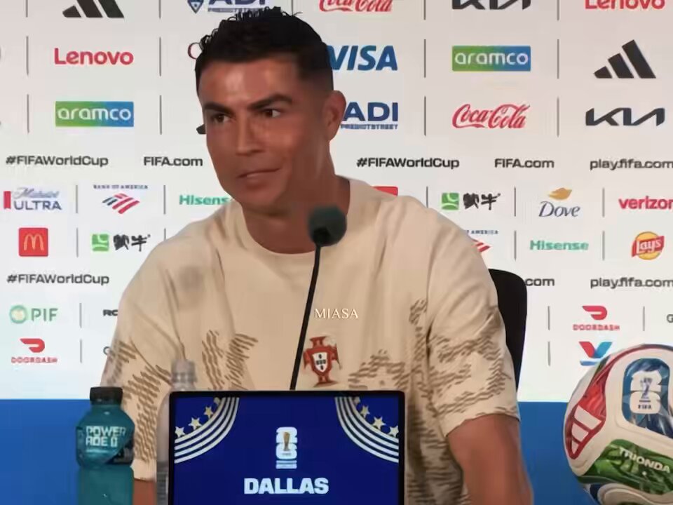 سيحتفل الكارهون والحاقدون باعتزال هذا الرجل يومًا ليرتاحوا كما أرادوا… فقد أمضوا سنوات يطاردون رجلًا لن يستطيعوا محو أثره في التاريخ 😢❤️❤️❤️