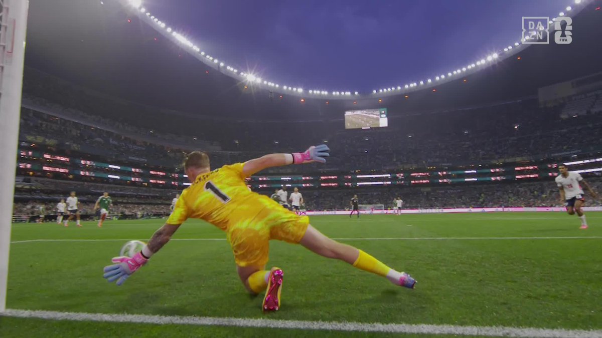 LA PARADA SALVAJE DE PICKFORD A RAÚL JIMÉNEZ 🛑✋ #DAZNMundial