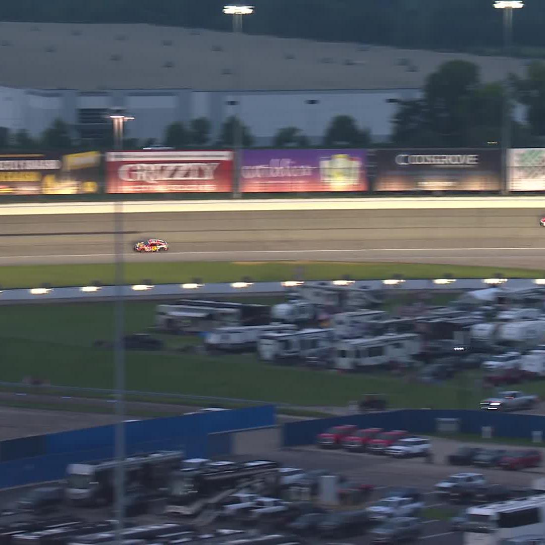 With less than 20 laps to go, Briscoe leads but Byron is in striking distance.