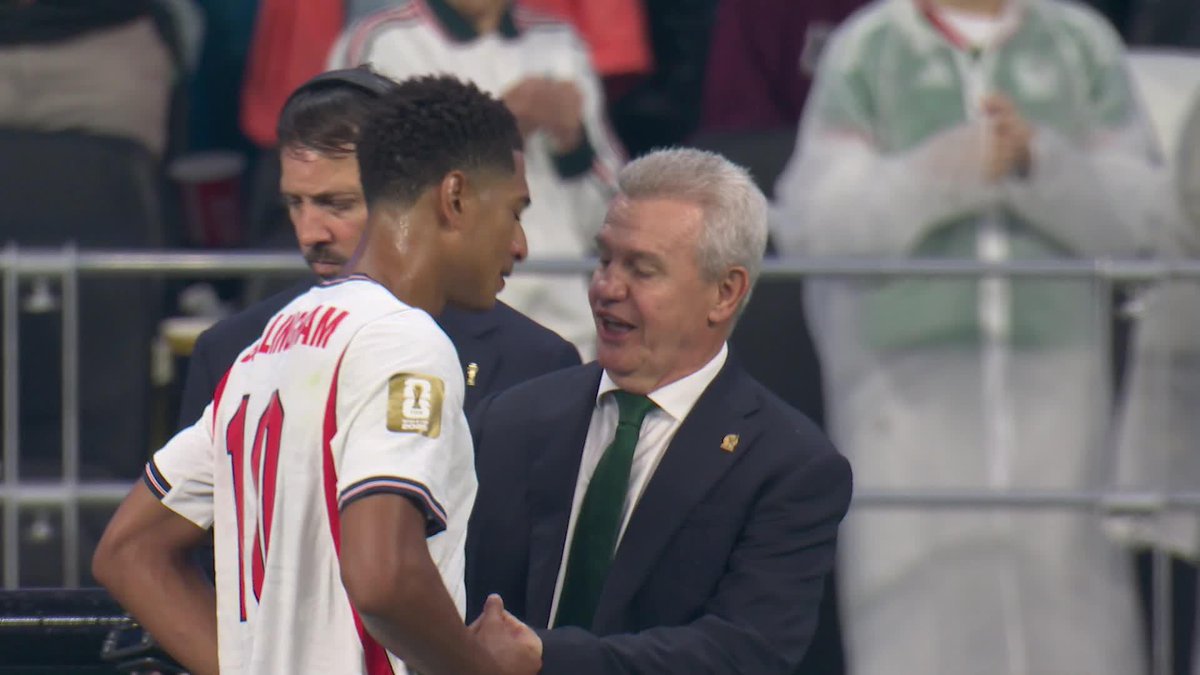 ENTRE RISAS… El Vasco Aguirre tuvo un ida y vuelta con Jude Bellingham pero, lo que le dijo a Gordon quedó clarito, ¿no? ⚽#ESPNMundial 📺Mirá los mejores partidos de la #FIFAWorldCup por ESPN, en el Plan Premium de #DisneyPlus