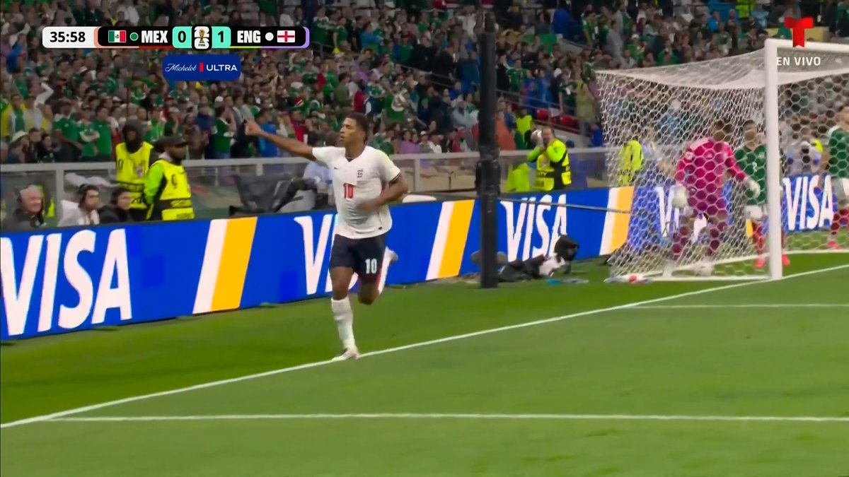 Arsenal's Bukayo Saka delivers a DELIGHTFUL cross for Jude Bellingham, who heads home to give England the lead! via Telemundo Deportes