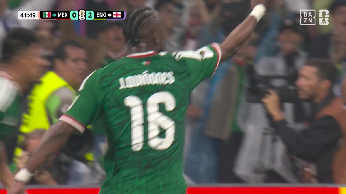 前半で1点を返す🔥 🇲🇽FKのこぼれ球をキニョネスが押し込んだ! 🏆#FIFAワールドカップ ラウンド16 🆚メキシコ×イングランド 📱#DAZN ライブ配信中 #本気で楽しむならDAZN コカ・コーラ