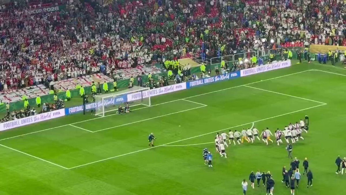 All Fútbol MX 🇲🇽 How’s that 13 year unbeaten Azteca record going? Oh that same England team with 10 men still beat you’re Mexican 🇲🇽 who You love your salt 🧂 normally with tequila 🤫