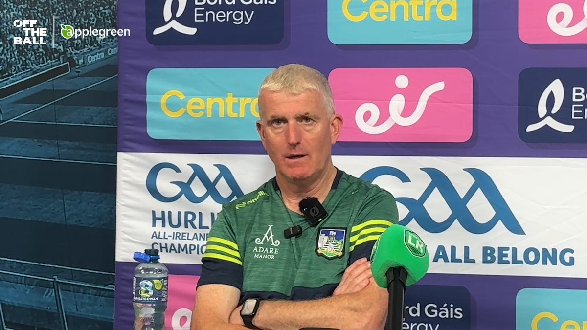 "They were so wrapped in the game they forgot to do your job...they did a brilliant job, by the way, but they needed to wake up!" "Do your job and walk the dogs, you sound like Roy Keane" John Kiely talks about his reaction to the crowd late into the match to hype the Limerick supporters as well as assessment of Galway ahead of the All-Ireland final in a fortnight's time. Hurling on Off The Ball w/ Applegreen