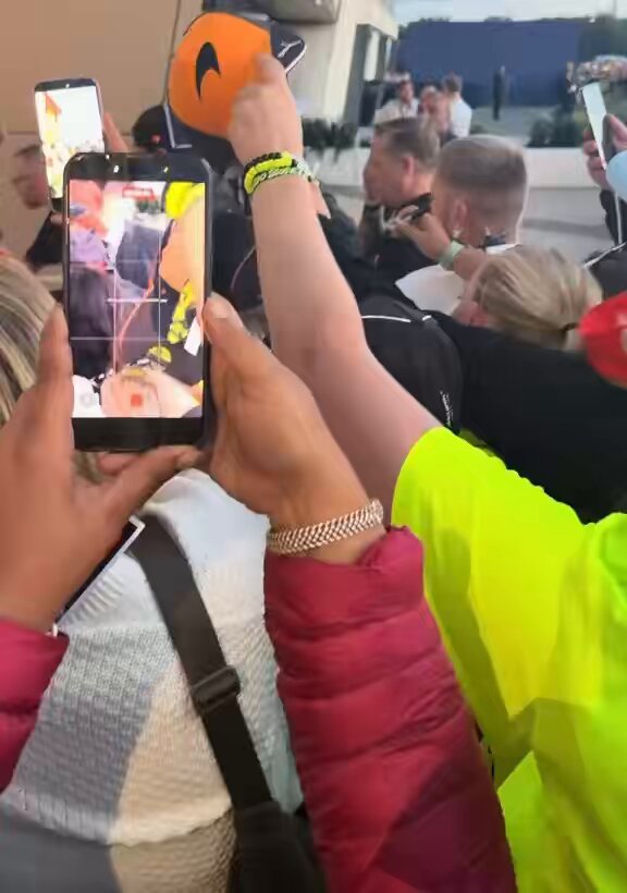 lando was trying to comfort the little kid who was sobbing after meeting him 🥺 he waited until he calmed down, gave him a hug, signed his cap, took pics and gave him a high five ❤️