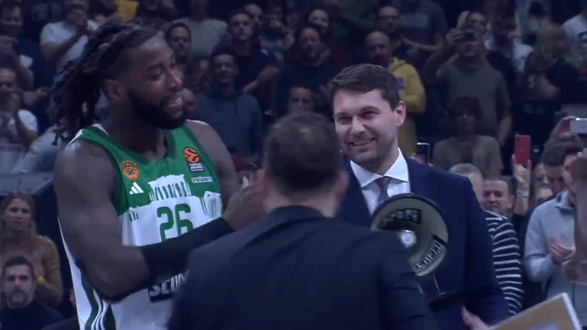 When Mathias Lessort received a hero’s welcome during his first return to Belgrade 🗓️ An onlooking Željko smiling too, who’s excited to see these two reunited? #EveryGameMatters