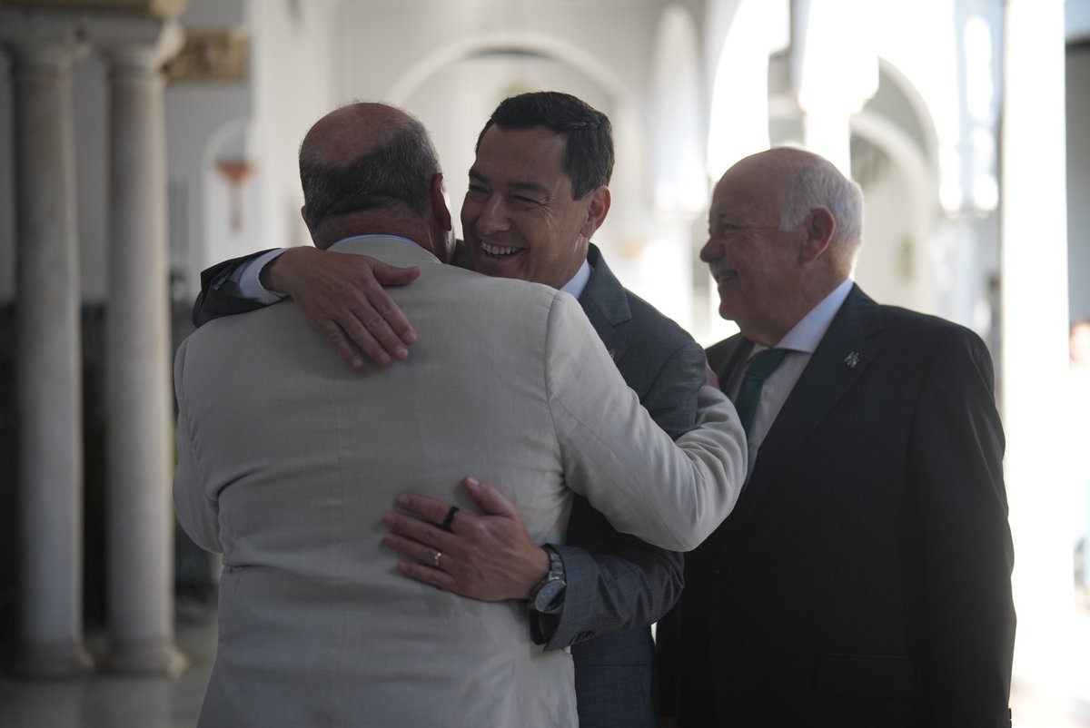 Si no somos capaces de entendernos entre personas que pensamos diferente, ¿qué hacemos hablando de quienes dieron la vida por la libertad, la concordia y la democracia? Reivindicamos la vía andaluza de diálogo y consenso. Hagámoslo siempre por #Andalucía.