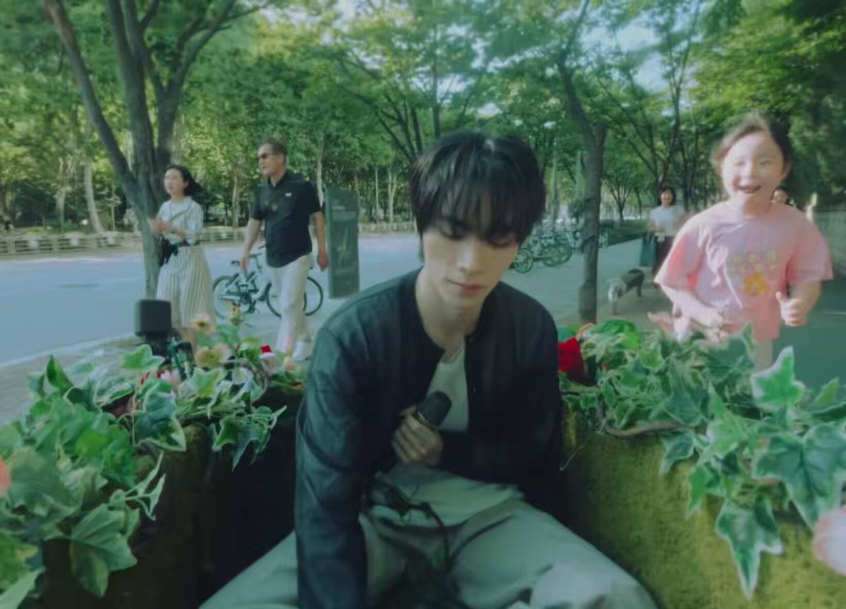 aww xiaojun's warm response to the little girl who was so excited that she'd met an idol 😭💗 🔗